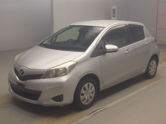 TOYOTA VITZ — фото