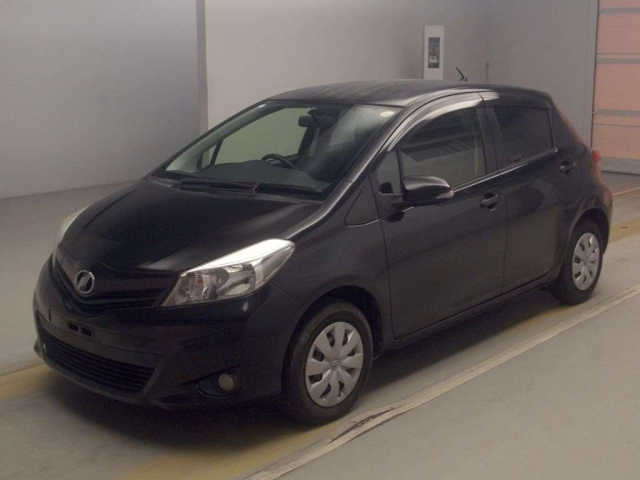 TOYOTA VITZ — фото
