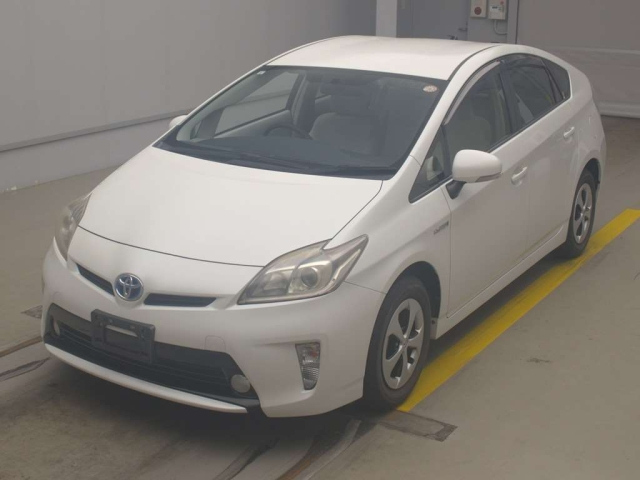 TOYOTA PRIUS — фото