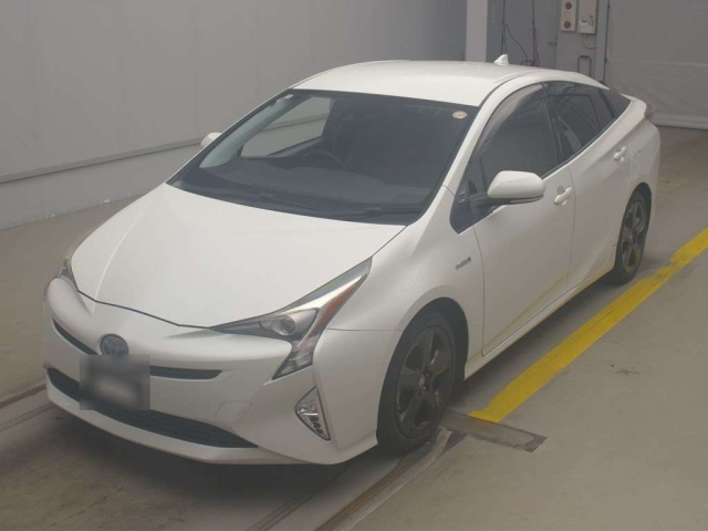 TOYOTA PRIUS — фото