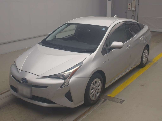 TOYOTA PRIUS — фото