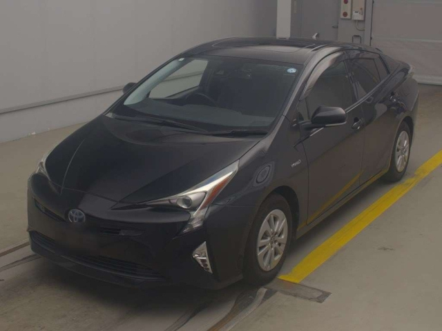 TOYOTA PRIUS — фото