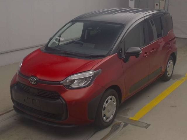 TOYOTA SIENTA — фото