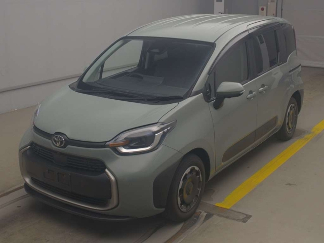 TOYOTA SIENTA — фото