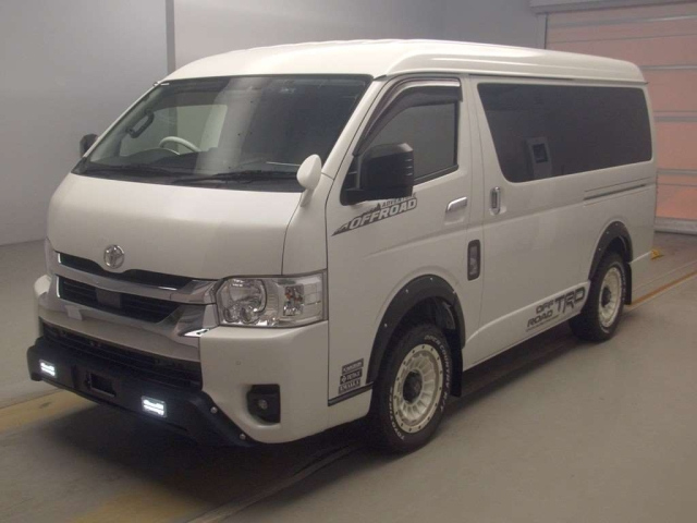 TOYOTA HIACE — фото