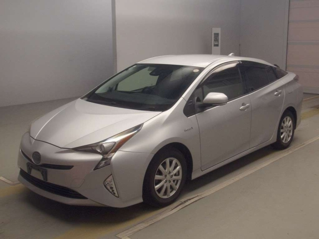 TOYOTA PRIUS — фото