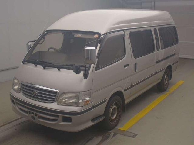 TOYOTA HIACE — фото