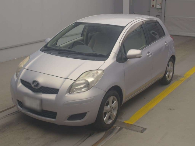 TOYOTA VITZ — фото