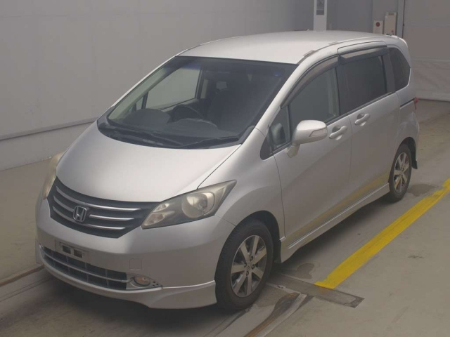 HONDA FREED — фото