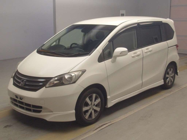 HONDA FREED — фото