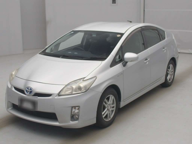 TOYOTA PRIUS — фото