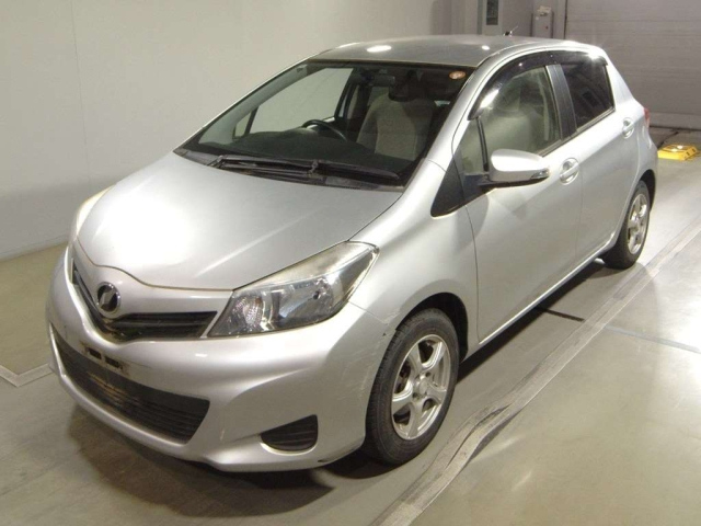 TOYOTA VITZ — фото
