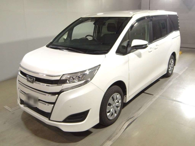 TOYOTA NOAH — фото
