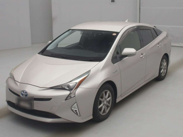 TOYOTA PRIUS — фото