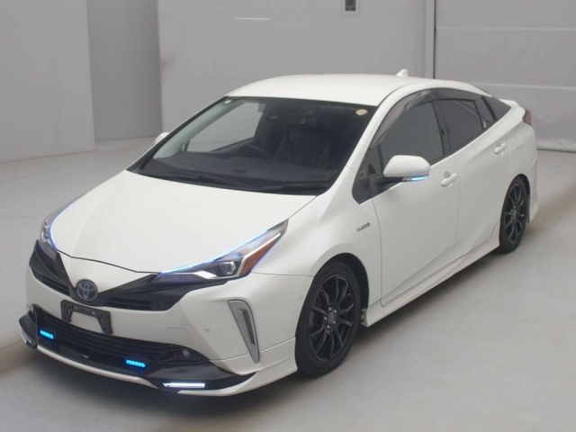 TOYOTA PRIUS — фото