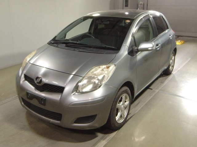 TOYOTA VITZ — фото
