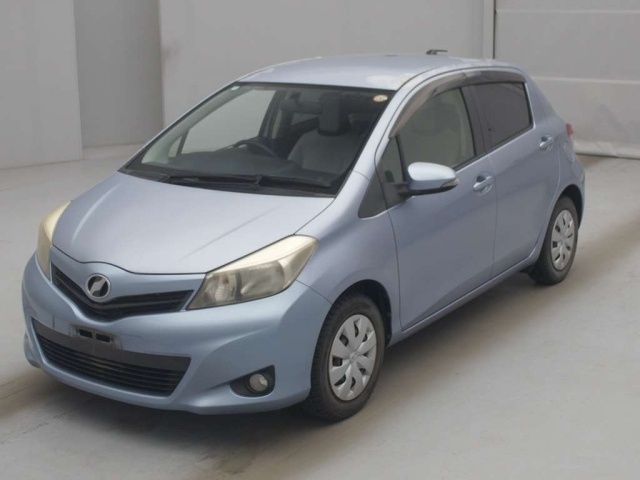TOYOTA VITZ — фото