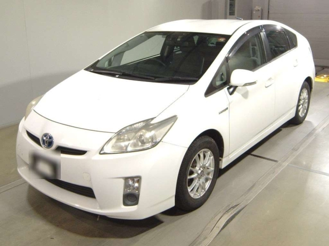 TOYOTA PRIUS — фото