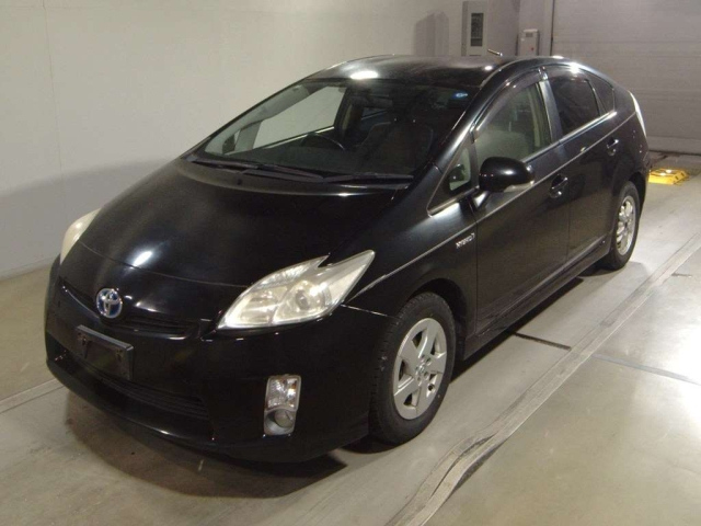 TOYOTA PRIUS — фото