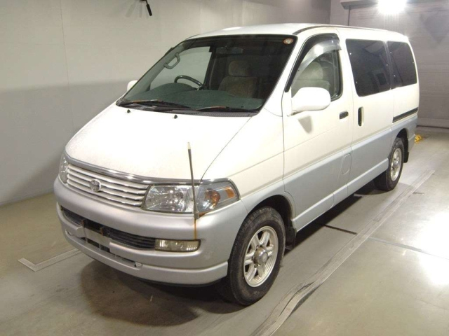 TOYOTA HIACE — фото
