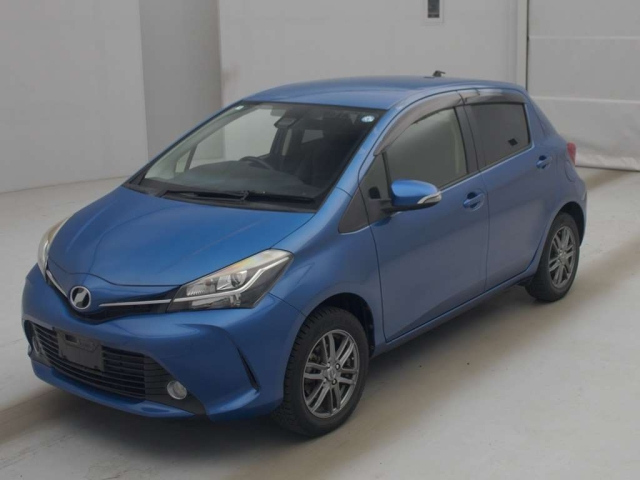 TOYOTA VITZ — фото