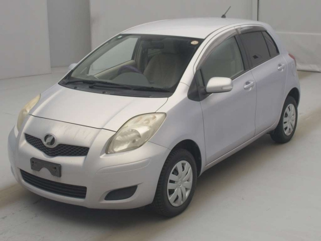 TOYOTA VITZ — фото