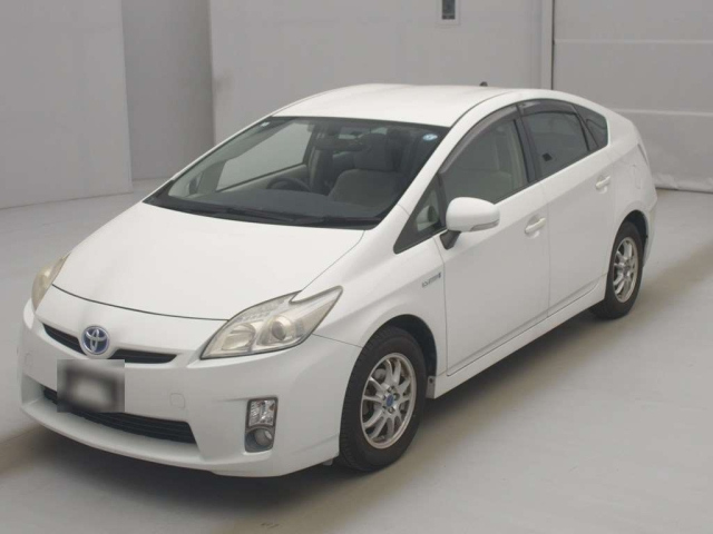 TOYOTA PRIUS — фото