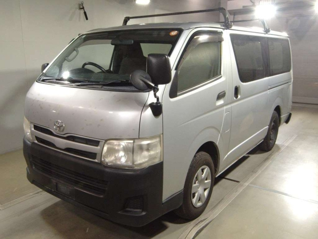 TOYOTA HIACE — фото