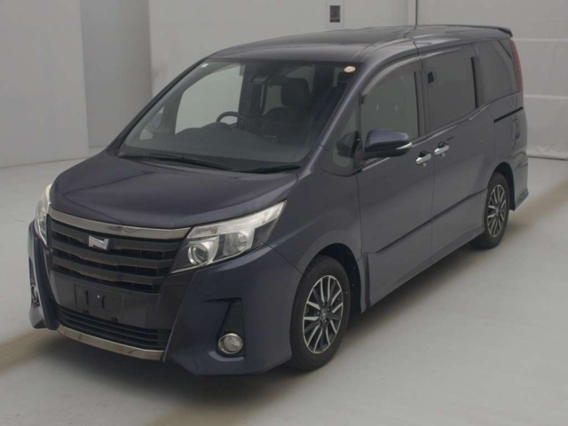 TOYOTA NOAH — фото
