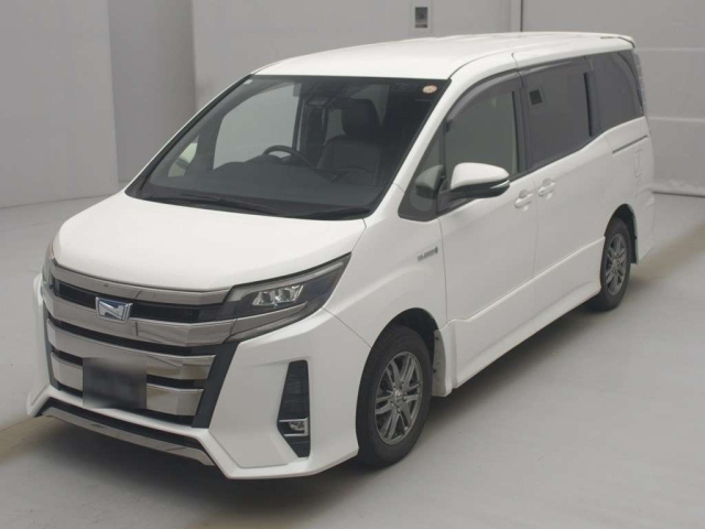 TOYOTA NOAH — фото