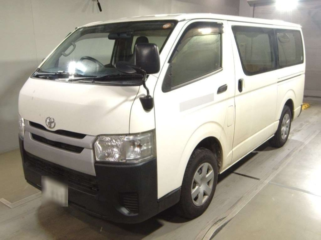 TOYOTA HIACE — фото