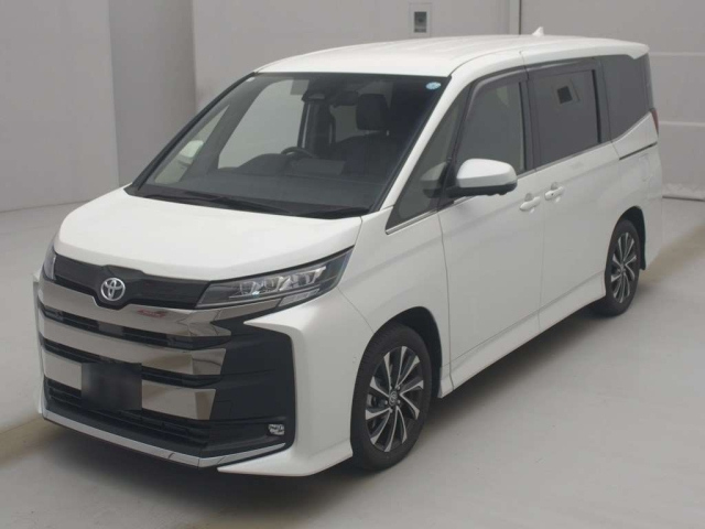 TOYOTA NOAH — фото