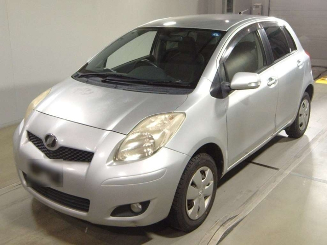 TOYOTA VITZ — фото