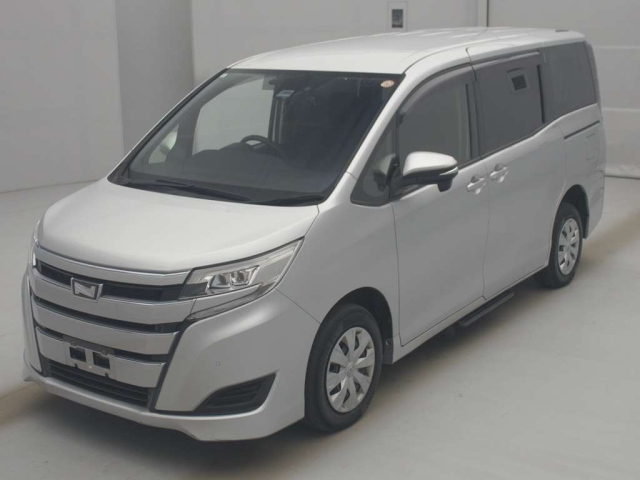 TOYOTA NOAH — фото