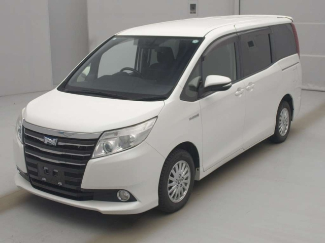 TOYOTA NOAH — фото
