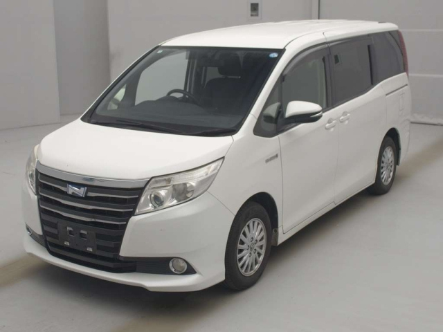 TOYOTA NOAH — фото