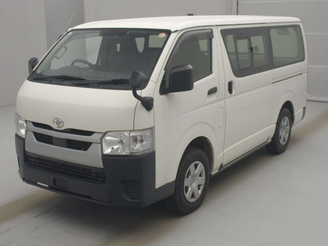 TOYOTA HIACE — фото