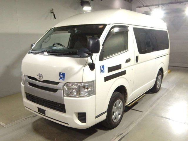 TOYOTA HIACE — фото