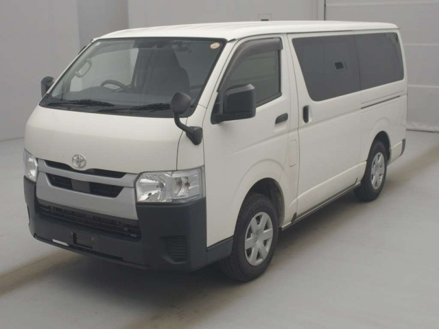 TOYOTA HIACE — фото