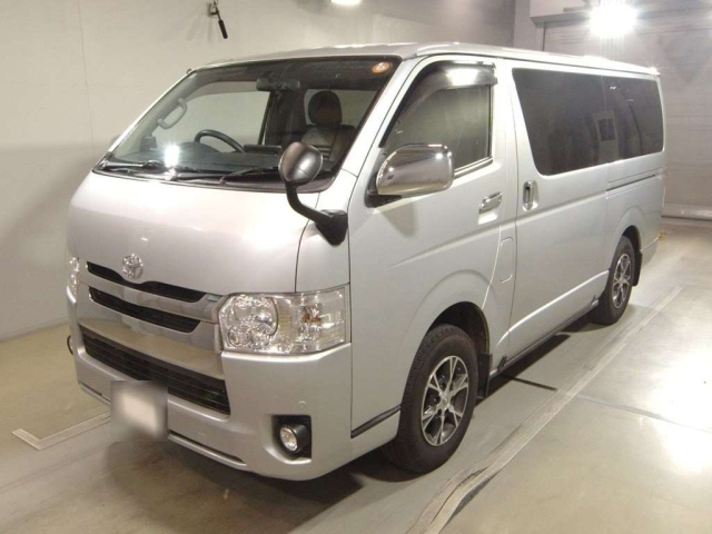 TOYOTA HIACE — фото