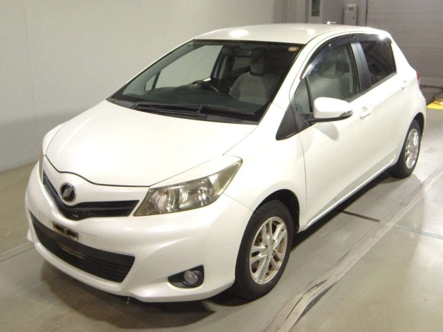 TOYOTA VITZ — фото