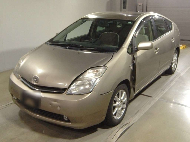 TOYOTA PRIUS — фото