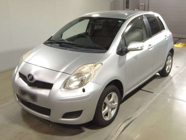 TOYOTA VITZ — фото
