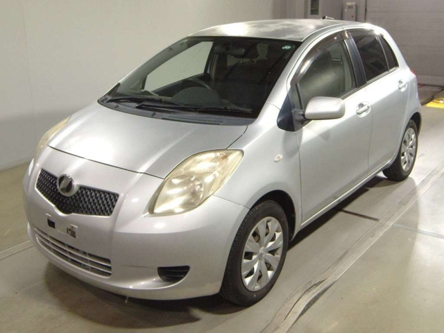 TOYOTA VITZ — фото