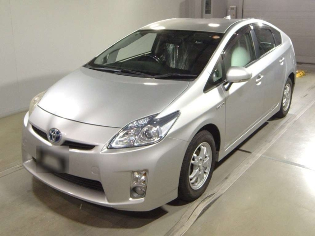 TOYOTA PRIUS — фото