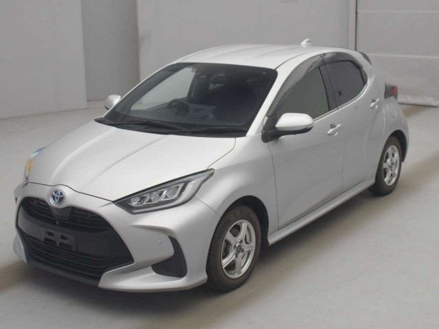 TOYOTA YARIS — фото