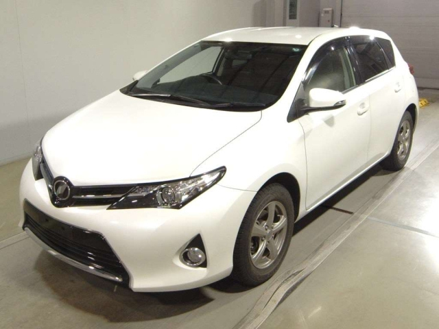 TOYOTA AURIS — фото