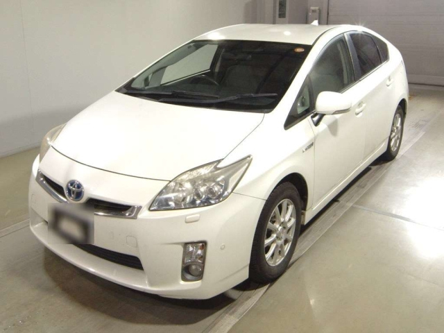 TOYOTA PRIUS — фото