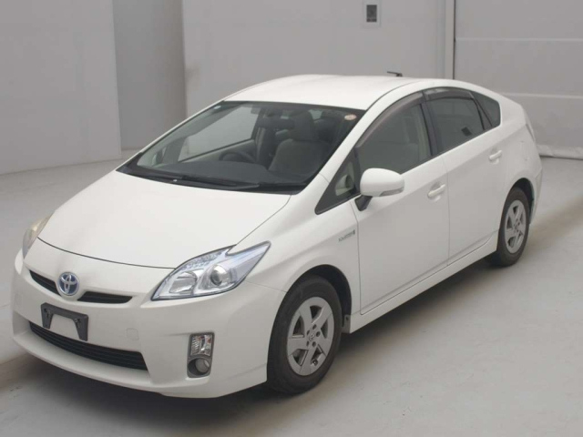 TOYOTA PRIUS — фото