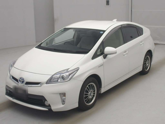 TOYOTA PRIUS — фото